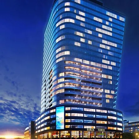 Hanza Tower White 23 Pool & Jacussi Daire